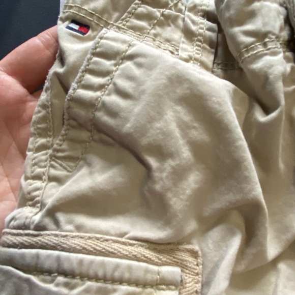 🦞 3/ $10 🦞 Toddler boys TH cargo shorts 🩳 - Picture 3 of 5